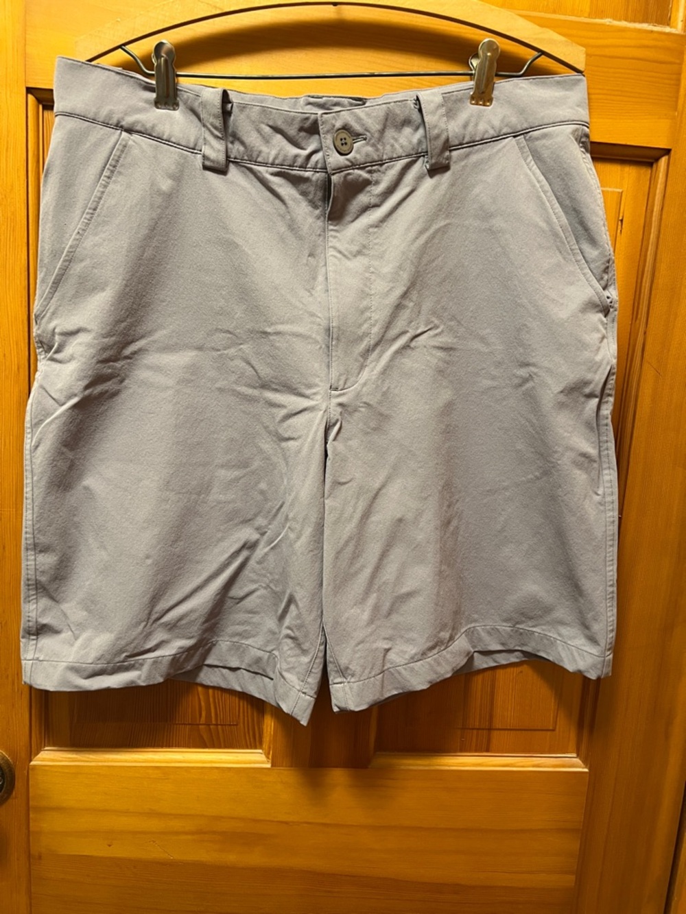 Under Armour Men's Light Gray Flat-Front Shorts